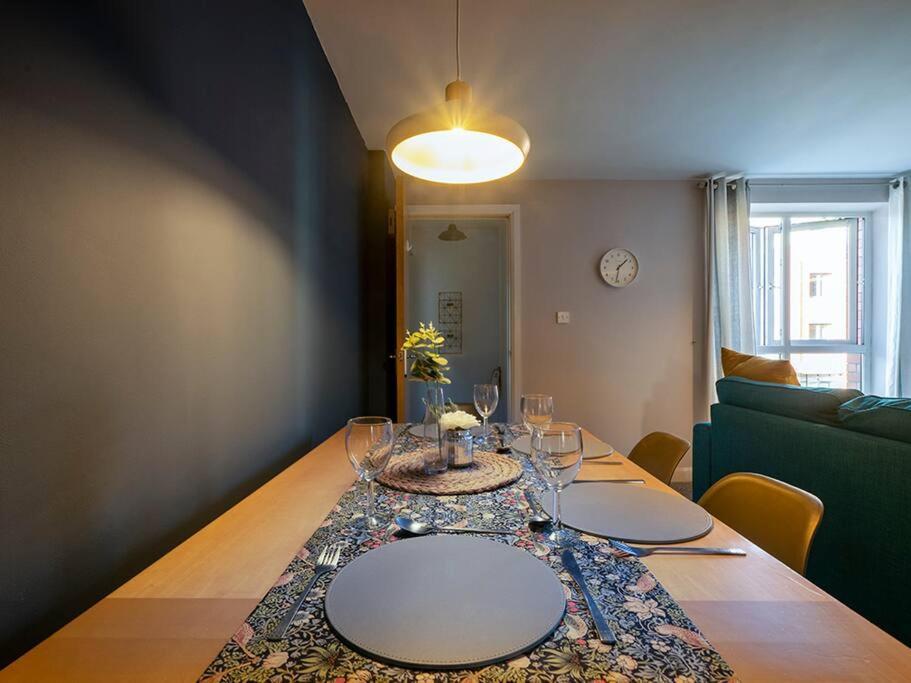 Lovely 2 Bedroom Apt At Ormeau Park W/ Free Parking Belfast Exterior foto